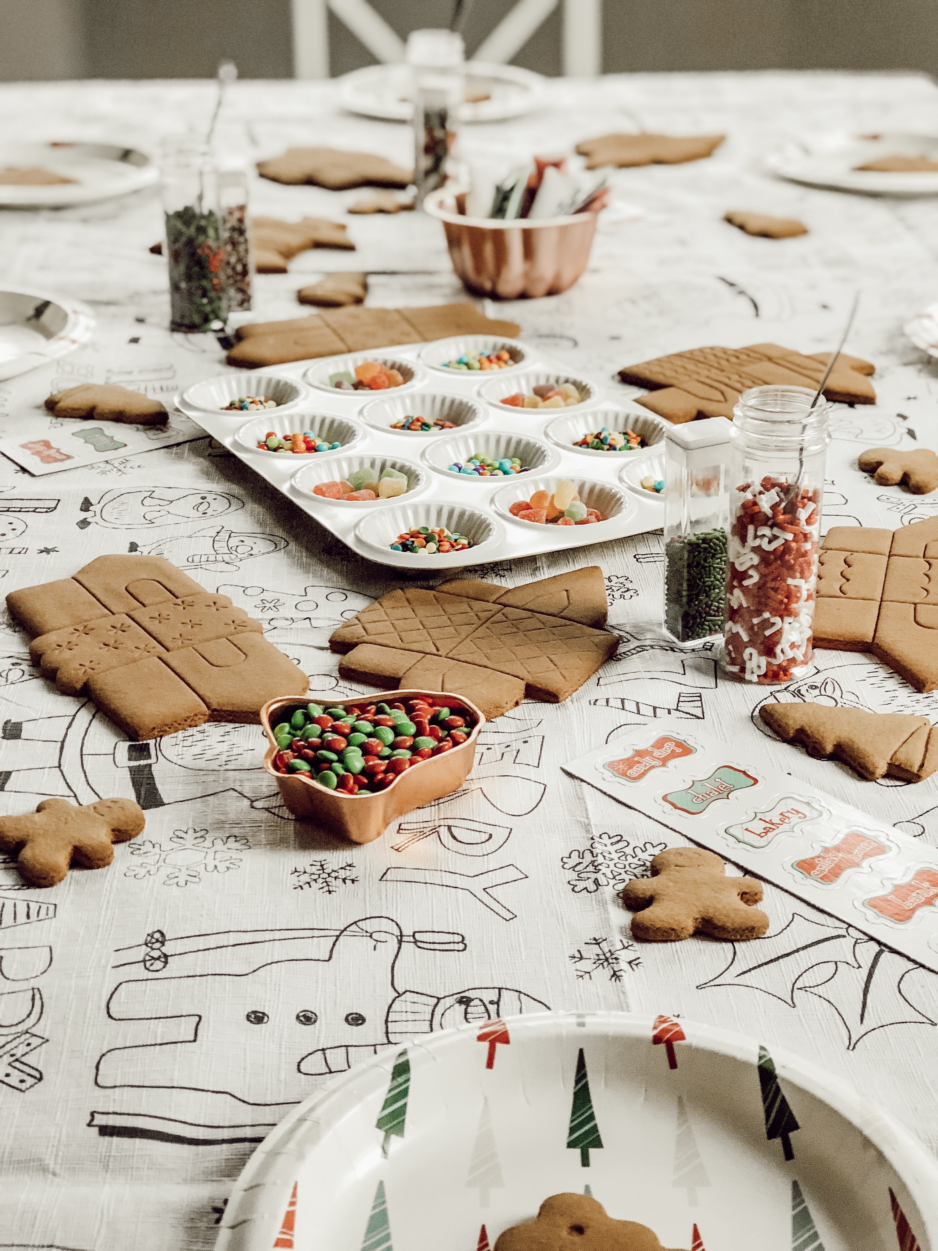 Hosting a Gingerbread House Decorating Party for Kids - Rain and Pine